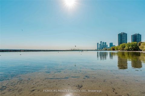 Photo 31 at 1928 Lakeshore Boulevard W, Swansea, Toronto