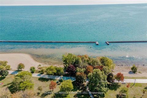 Photo 33 at 1928 Lakeshore Boulevard W, Swansea, Toronto