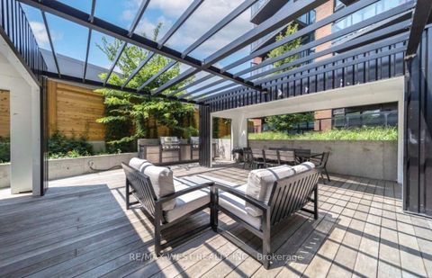 Photo 11 at 211 - 2300 St Clair Avenue W, Junction Area, Toronto