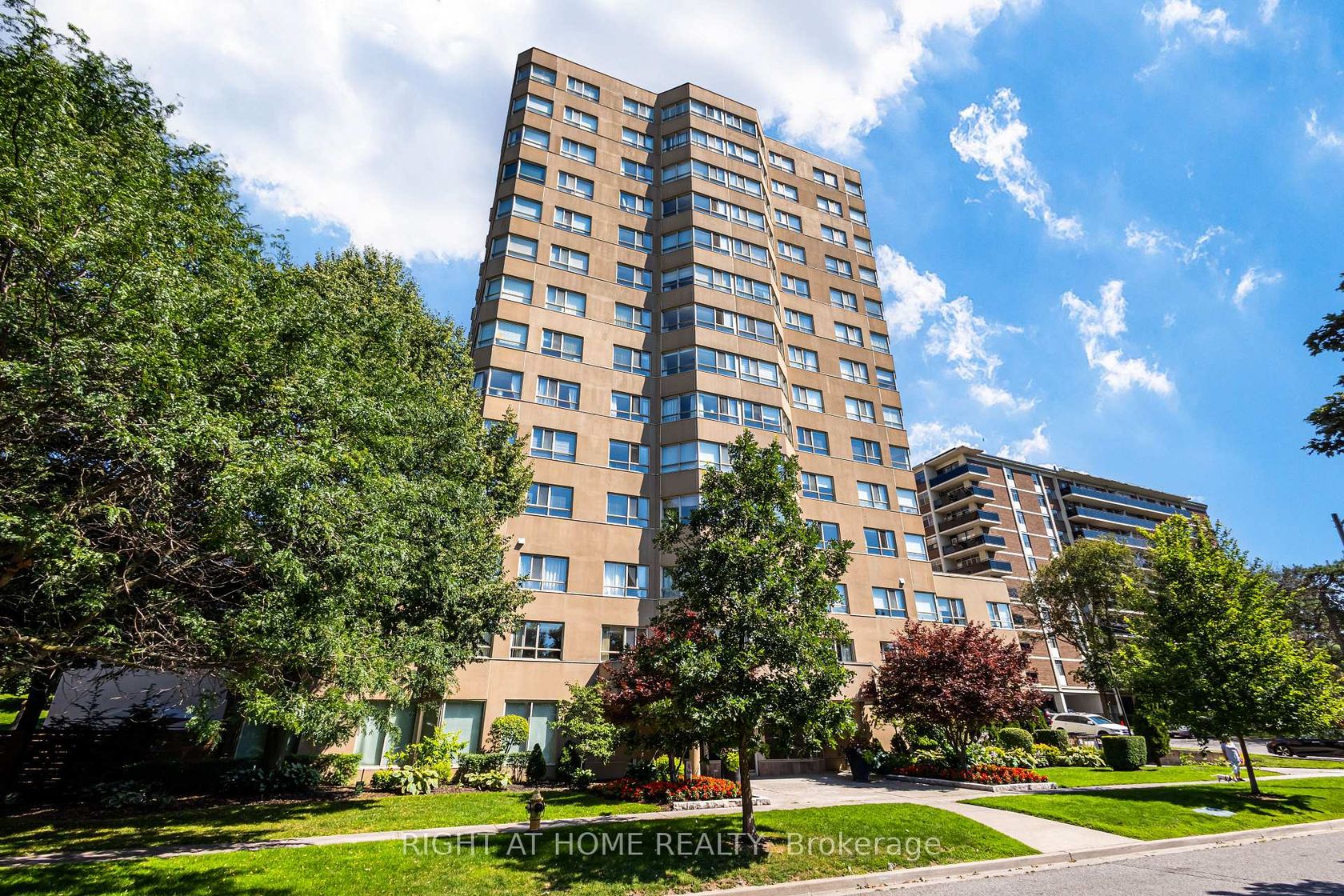 912 - 4 Park Vista Drive, Parkview, Toronto photo 3