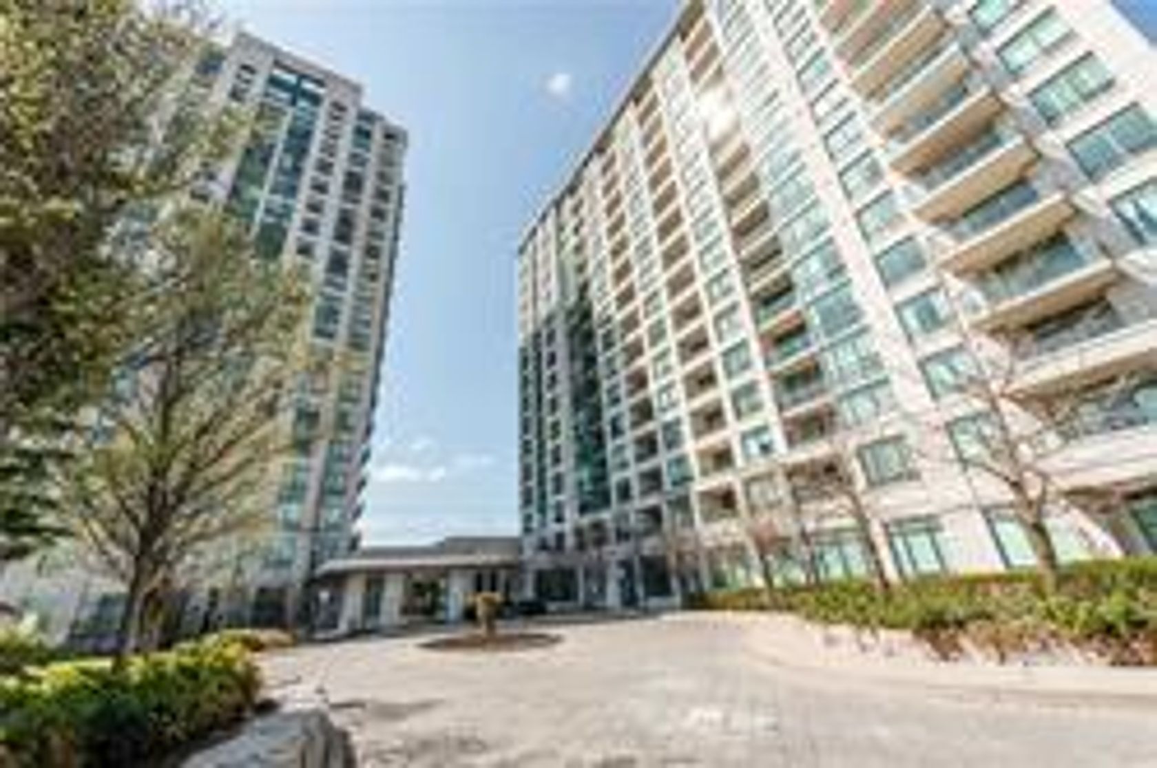 1208 - 100 Promenade Circle, Brownridge, Vaughan photo 2