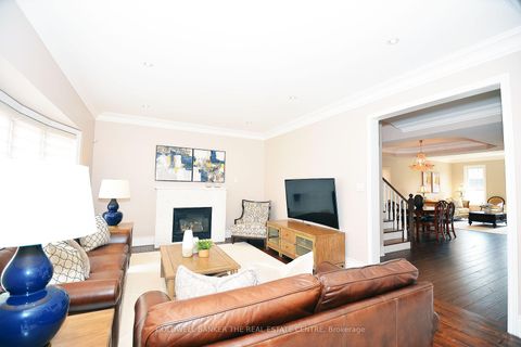 Photo 7 at 304 Tower Hill Road, Jefferson, Richmond Hill