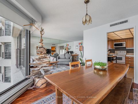 Photo 11 at 2204 - 65 Harbour Square, Waterfront Communities C1, Toronto