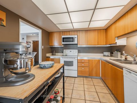 Photo 13 at 2204 - 65 Harbour Square, Waterfront Communities C1, Toronto