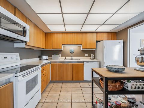 Photo 14 at 2204 - 65 Harbour Square, Waterfront Communities C1, Toronto