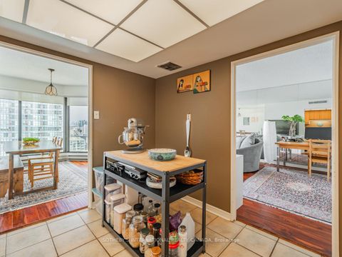 Photo 15 at 2204 - 65 Harbour Square, Waterfront Communities C1, Toronto