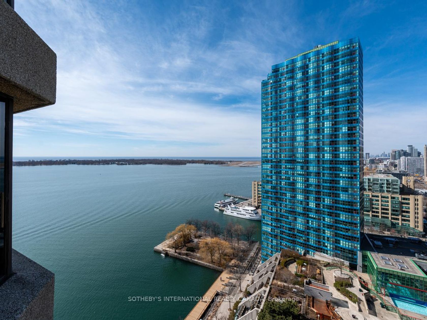 2204 - 65 Harbour Square, Waterfront Communities C1, Toronto photo number 2