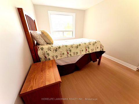 Photo 9 at 46 Bowerbank Drive, Newtonbrook East, Toronto