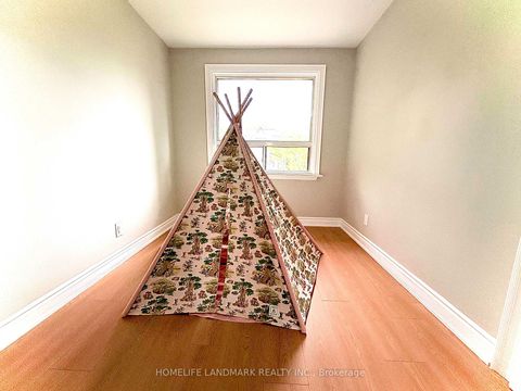 Photo 10 at 46 Bowerbank Drive, Newtonbrook East, Toronto