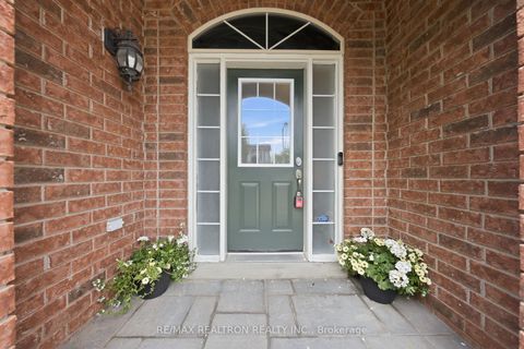 Photo 5 at 12 Cozens Drive, Oak Ridges, Richmond Hill