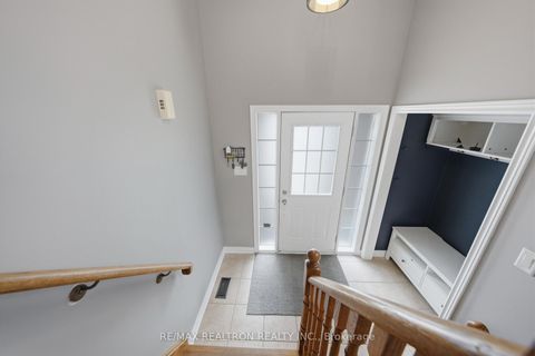 Photo 7 at 12 Cozens Drive, Oak Ridges, Richmond Hill