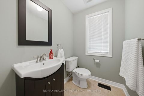 Photo 8 at 12 Cozens Drive, Oak Ridges, Richmond Hill