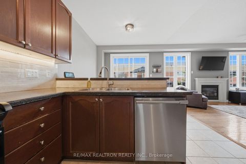 Photo 15 at 12 Cozens Drive, Oak Ridges, Richmond Hill