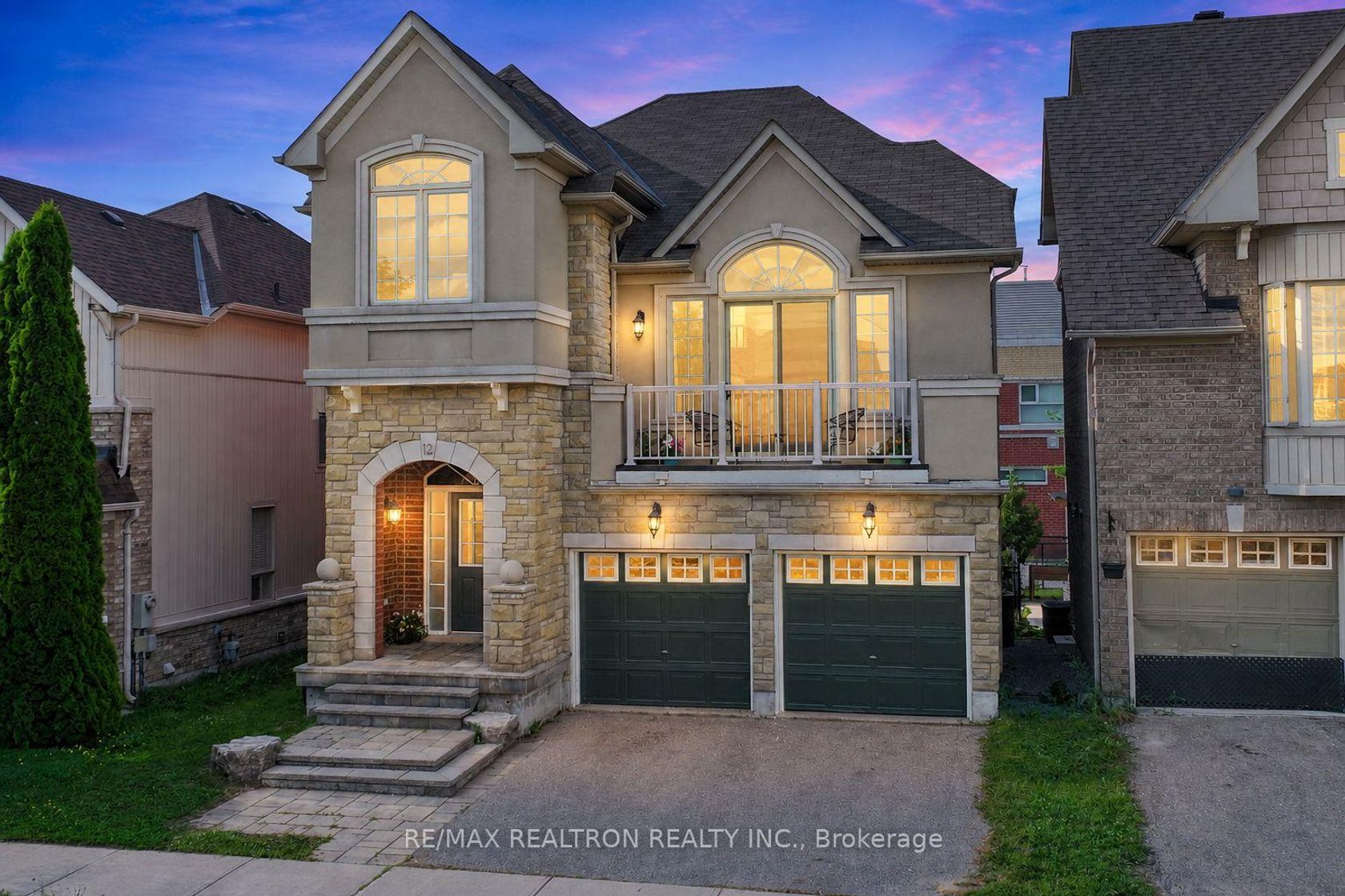 12 Cozens Drive, Oak Ridges, Richmond Hill photo number 2