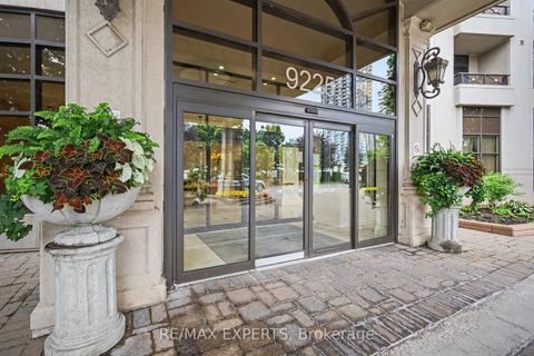 Photo 3 at 614 - 9225 Jane Street, Maple, Vaughan