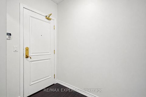 Photo 5 at 614 - 9225 Jane Street, Maple, Vaughan