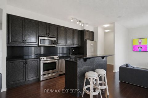 Photo 6 at 614 - 9225 Jane Street, Maple, Vaughan