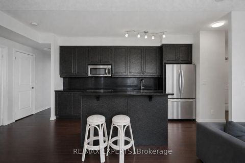 Photo 8 at 614 - 9225 Jane Street, Maple, Vaughan