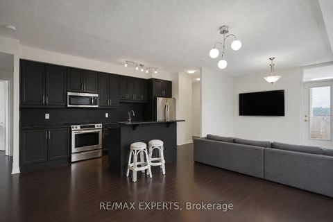 Photo 12 at 614 - 9225 Jane Street, Maple, Vaughan