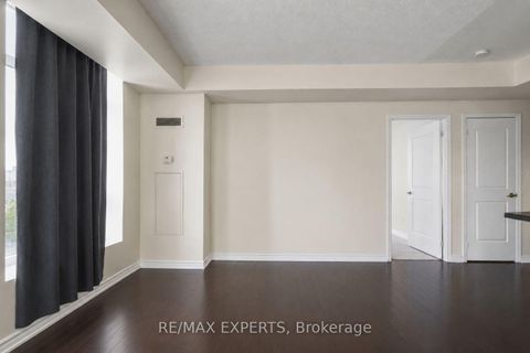Photo 14 at 614 - 9225 Jane Street, Maple, Vaughan