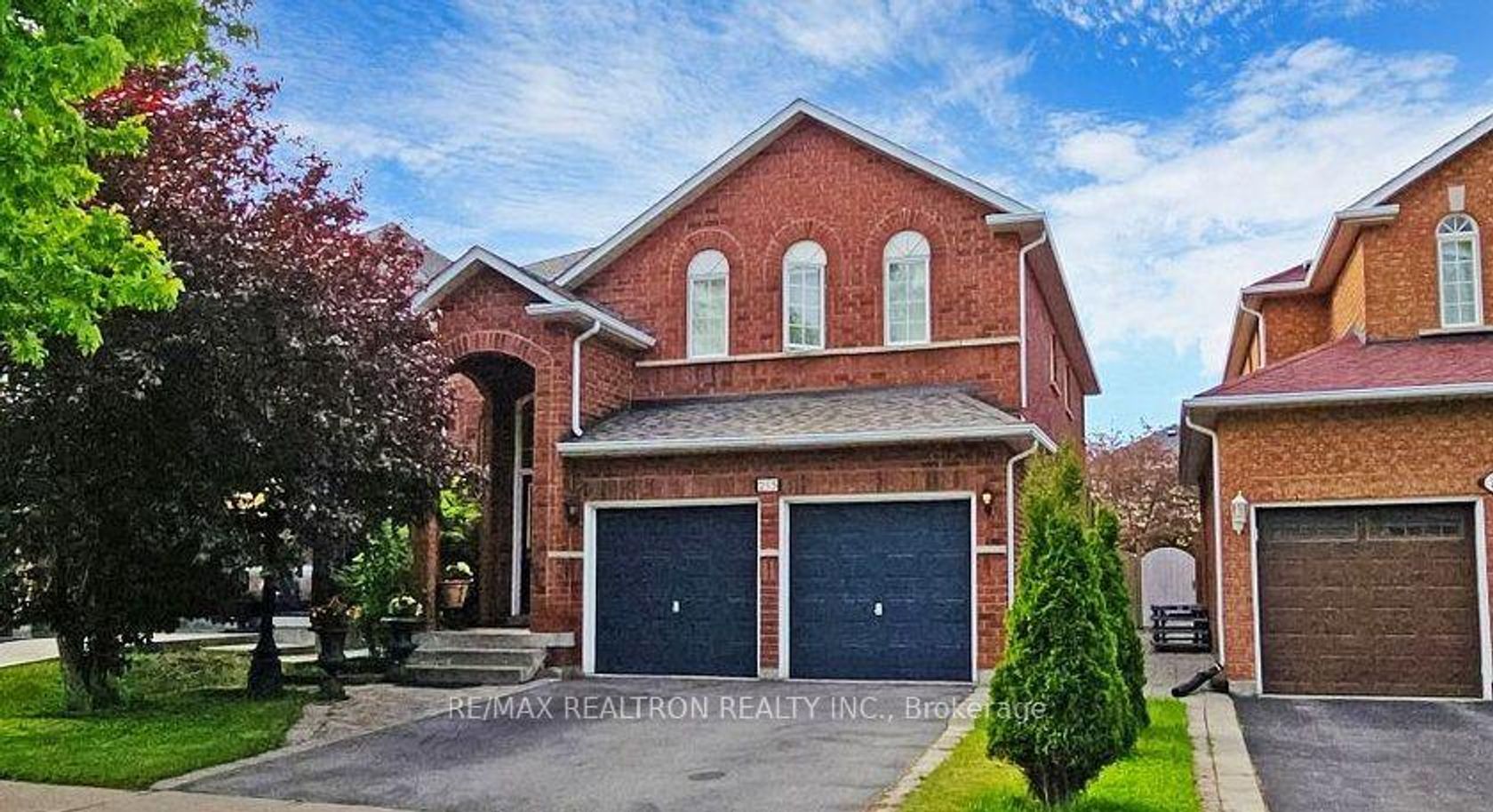 215 Drummond Drive, Maple, Vaughan photo number 2
