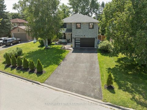 Photo 3 at 1040 Birchwood Drive, College Manor, Newmarket