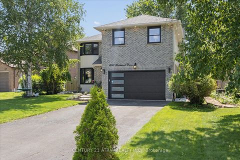 Photo 4 at 1040 Birchwood Drive, College Manor, Newmarket