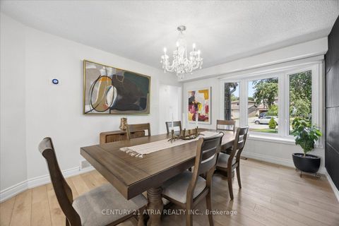 Photo 11 at 1040 Birchwood Drive, College Manor, Newmarket