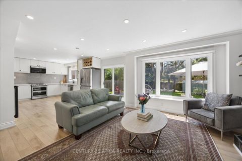 Photo 13 at 1040 Birchwood Drive, College Manor, Newmarket