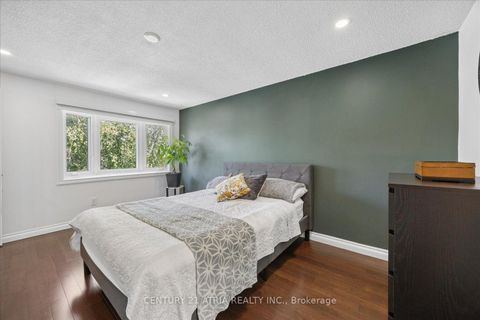 Photo 16 at 1040 Birchwood Drive, College Manor, Newmarket