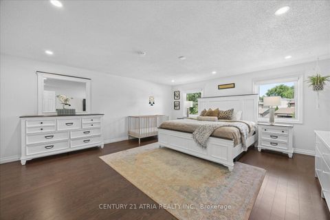 Photo 18 at 1040 Birchwood Drive, College Manor, Newmarket