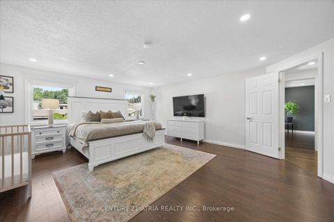 Photo 19 at 1040 Birchwood Drive, College Manor, Newmarket