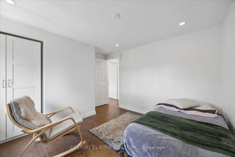 Photo 20 at 1040 Birchwood Drive, College Manor, Newmarket