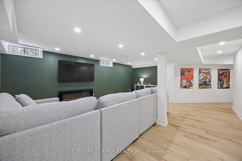 Photo 27 at 1040 Birchwood Drive, College Manor, Newmarket