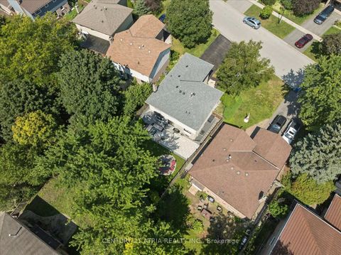 Photo 34 at 1040 Birchwood Drive, College Manor, Newmarket