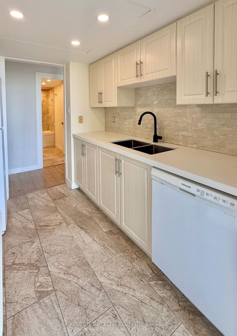 Photo 15 at 1607 - 1 Rowntree Road, Jamestown, Toronto