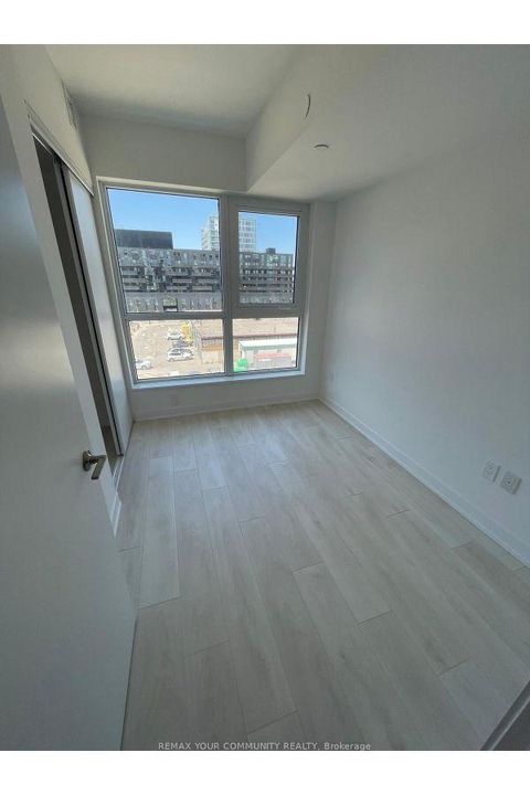 Photo 4 at 527 - 8 Tippett Road, Clanton Park, Toronto
