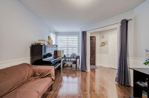 Photo 4 at 35 Royal Palm Drive, Yorkhill, Vaughan
