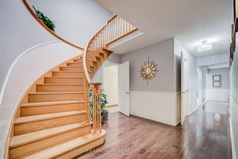 Photo 8 at 35 Royal Palm Drive, Yorkhill, Vaughan
