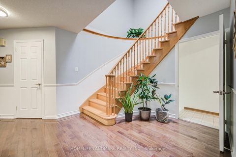 Photo 9 at 35 Royal Palm Drive, Yorkhill, Vaughan