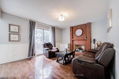 Photo 12 at 35 Royal Palm Drive, Yorkhill, Vaughan