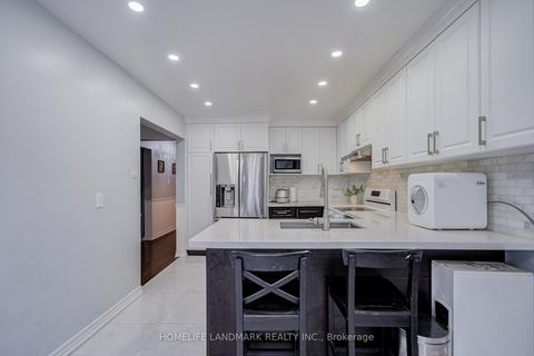 Photo 16 at 35 Royal Palm Drive, Yorkhill, Vaughan