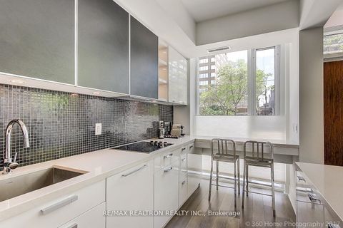 Photo 10 at 106 - 32 DAVENPORT Road, Annex, Toronto