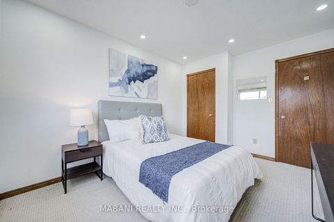 Photo 33 at 38 Marchwood Crescent, Harding, Richmond Hill