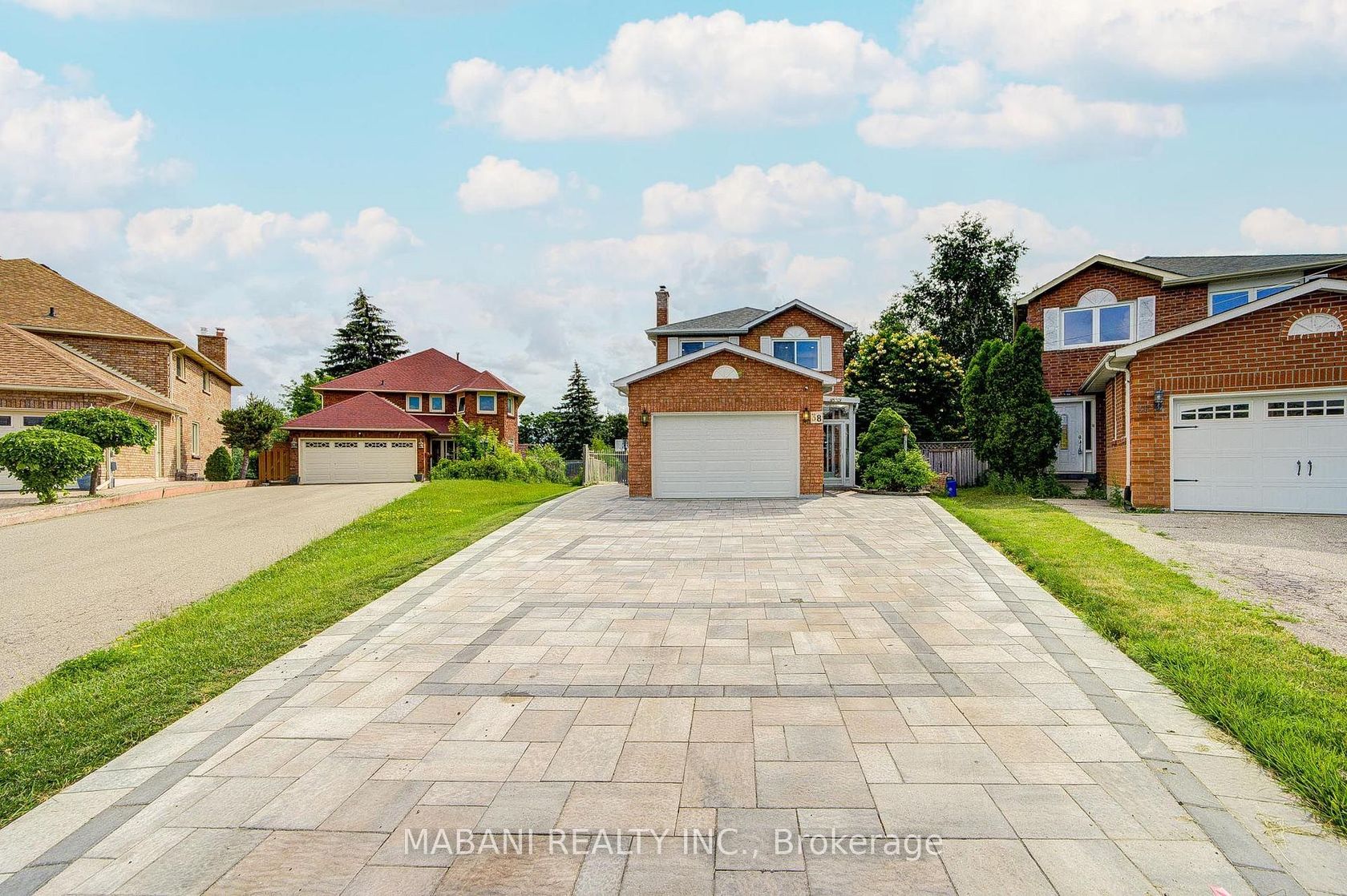 38 Marchwood Crescent, Harding, Richmond Hill photo number 2