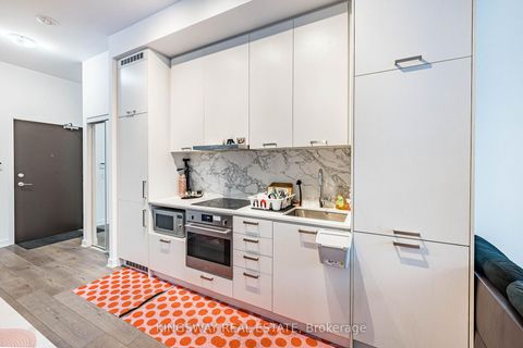 Photo 10 at 203 - 38 Honeycrisp Crescent, Vaughan Corporate Centre, Vaughan