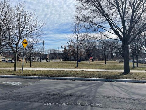 Photo 3 at 170 Gracefield Avenue, Maple Leaf, Toronto