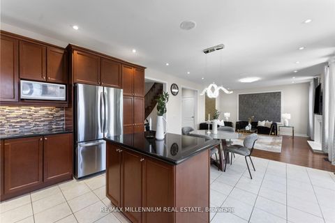 Photo 17 at 433 Mavrinac Boulevard, Bayview Northeast, Aurora