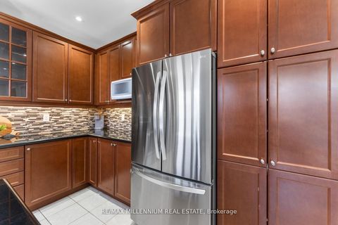 Photo 21 at 433 Mavrinac Boulevard, Bayview Northeast, Aurora