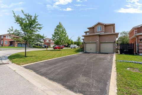 Photo 2 at 17 Shaina Court, Painswick South, Barrie